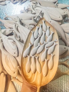 Juguete de pez de madera artesanal: materiales verdes, diseño fácil de jugar, cautivando a los compradores de mentalidad ecológica con su encanto moderno y hecho a mano - Product Image 2