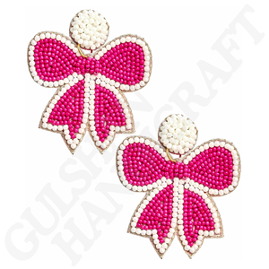 Boucles d'oreilles en perles Emma Bow faites à la main Bijoux élégants et chics pour mariages, fêtes et style de tous les jours au design intemporel pour filles - Product Image 1