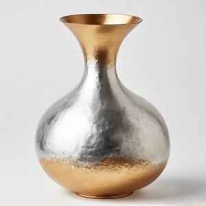 Vase de sol ou de table LustroBloom en fer plaqué or vintage, motif floral en relief, pour décoration intérieure, pièce maîtresse décorative - Product Image 3