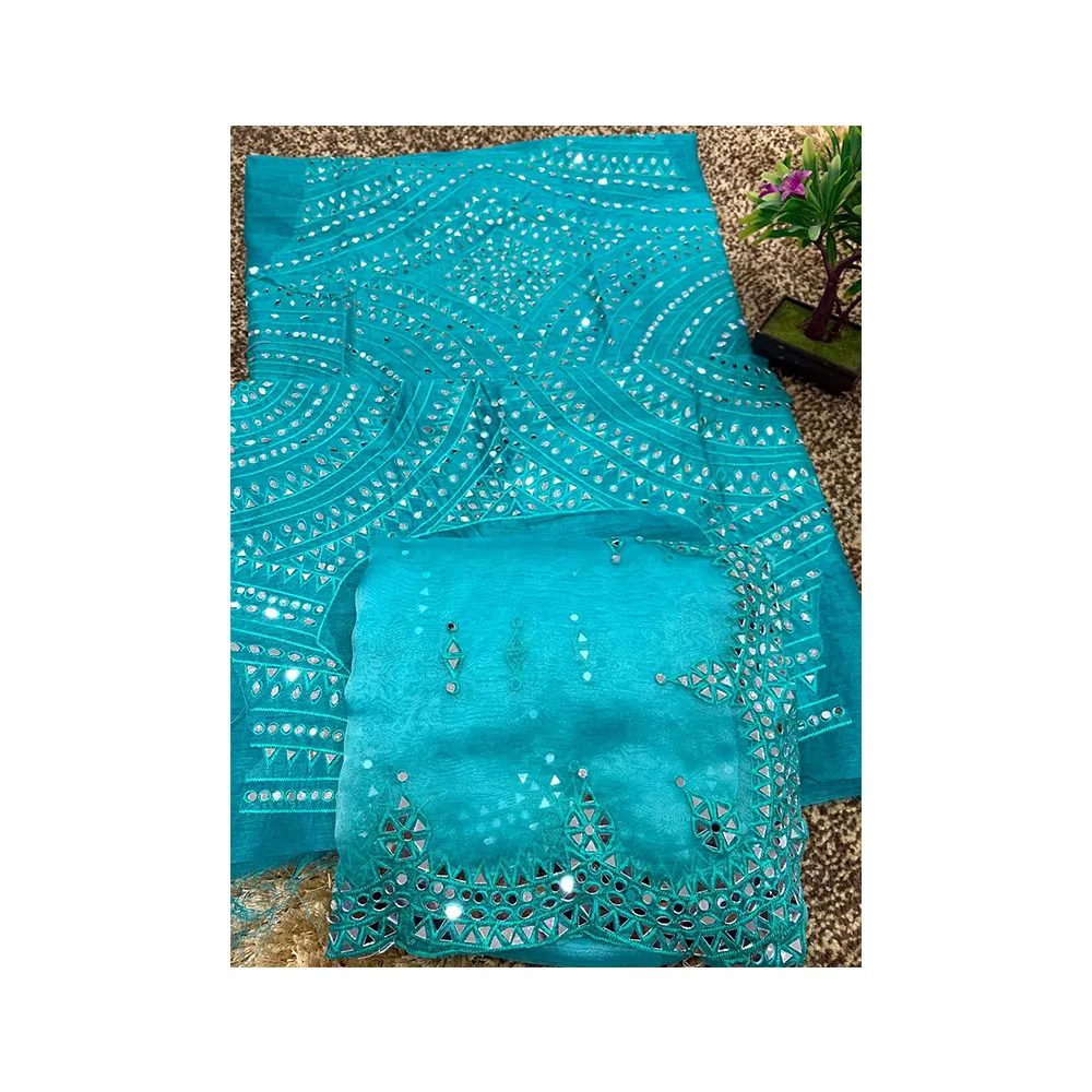 Trabalho de multy com blusa, novo design de palha saree com bordado de seda banglori com frente e costas ambos os trabalhos laterais com mangas