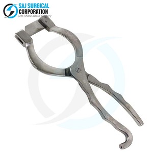 Cuchillo castrante compacto Newberry tamaño portátil con funda para fácil transporte y uso en condiciones de campo - Product Image 3