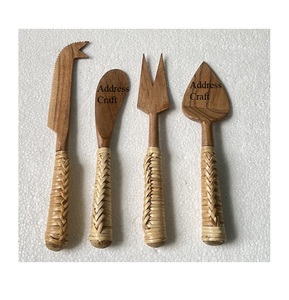 Ensemble de couverts décoratifs en bois d'acacia avec manche en rotin tressé pour le fromage - Product Image 1