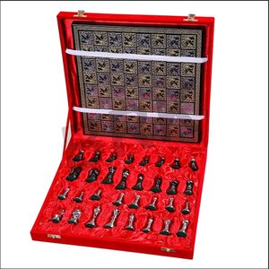 Juego de Ajedrez Staunton de Metal Art Deco Ornamentado con Acabado Envejecido - Ideal para Regalos de Diwali y Aniversarios - Product Image 3