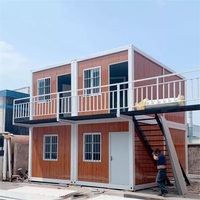 Maison préfabriquée modulaire, cabine en acier portable contemporaine, conçue pour les villages de vacances, les retraites en montagne et les parcs de location