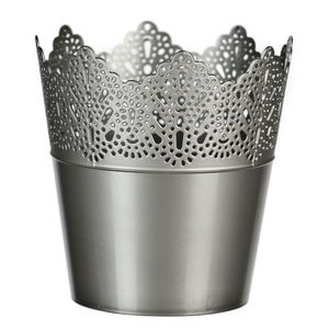 Bougeoir décoratif de Noël en métal doré fini parfait pour la décoration de la maison et l'éclairage festif - Product Image 2