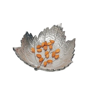 Combinaison blanche et noire en métal doré plume bibelot plat en forme de feuille plateau à bijoux et plateau de service décoratif pour la décoration intérieure - Product Image 5