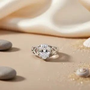 Anillo de Plata 925 Chapado en Oro de 14K con Circonita Cúbica, Corte Esmeralda, Patrón Geométrico, Estilo Romántico, Regalo de Compromiso para Mujer - Product Image 1