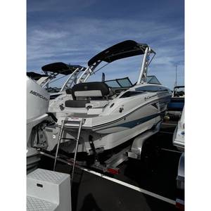 Crownline Luxury 250XSS 2026, Nuevo Lanzamiento, 25 pies de eslora, 8 pies y 6 pulgadas de ancho, Casco de Aluminio, Motor Fuera de Borda Mercury, Barco de Recreo - Product Image 3