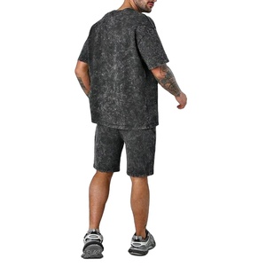 ชุดเซ็ตเสื้อยืดคอกลมและกางเกงขาสั้นผู้ชายสำหรับฤดูร้อน คุณภาพสูง ผลิตตามแบบ OEM ผ้าเจอร์ซีย์คอตตอน 100% ซักกรด น้ำหนักผ้า 250 GSM - Product Image 2