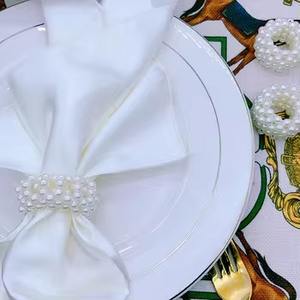 Perles blanches Rond de serviette Accessoire de décoration de table élégant pour la maison Salle à manger Mariage et fête Design élégant fait à la main et gracieux - Product Image 5