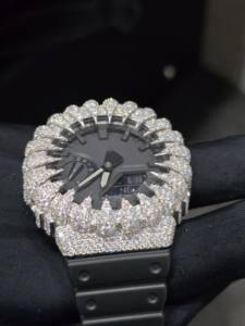 Reloj de Diamantes Moissanite VVS D de Alta Calidad, Estilo Hip-Hop de Lujo, Diseño Iced Bus, Bisel de Acero Plateado, Pantalla Digital con Diseño de Garra - Product Image 4