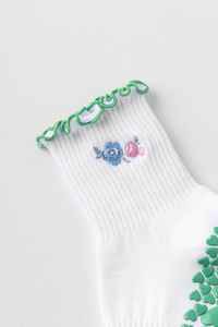 Personalizado bordado verde flor diseño antideslizante Crew Grip Yoga Pilates Barre gimnasio calcetines de punto de algodón para jóvenes y niños - Product Image 5