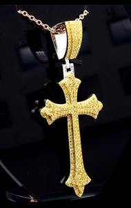 Colliers pendentifs élégants en or jaune personnalisables OEM pour femmes avec chaîne à maillons en or rose et diamant pour les fiançailles - Product Image 2