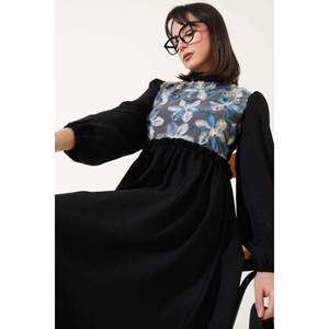 ชุดเดรสผ้าทูลลายดอกไม้สีดำ - Product Image 2