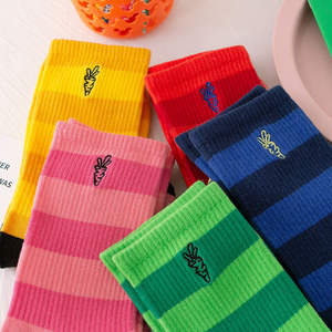 ODM multicolor lindo bordado Casual Crew calcetines rayas algodón Streetwear diseño personalizado de la fábrica de Vietnam - Product Image 2