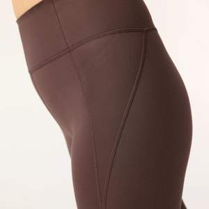 ชุดออกกำลังกายผู้หญิงคุณภาพสูงปรับแต่งได้ 100% โพลีเอสเตอร์ ระบายอากาศและแห้งเร็ว พร้อมบริการ OEM - Product Image 3