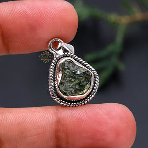 Pendentifs et breloques en pierre précieuse de Moldavite véritable, bijoux en argent, grossiste et fabricant de pendentifs et de breloques - Product Image 2