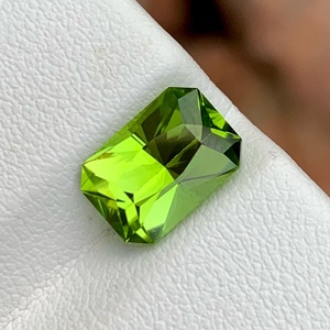 3.30 carats Apple Green <b>Peridot</b> Stone Radiant Cut Natural Gemstone from Pakistan for Jewelry Perfect <b>Ring</b> Loose <b>Peridot</b> Gemstone - Product Image 4