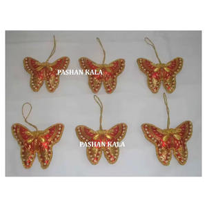 Nouvel Ornement de Noël à suspendre en forme de papillon, magnifique broderie dorée Zari avec travail de perles, utilisé pour la décoration de fête d'anniversaire - Product Image 1