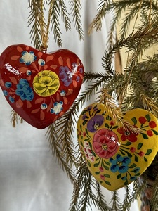 Handcrafted Paper Mache Heart-Shaped Christmas Ornament Eco Friendly & Festive Holiday Decoration - Product Image 2