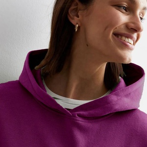 Conjunto de chándal con capucha y Pantalón deportivo cómodo para mujer al por mayor, conjunto de forro polar de algodón de manga larga Morado para ropa de salón y gimnasio - Product Image 3