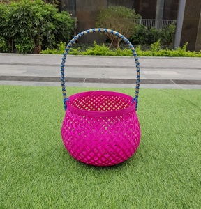 Paniers colorés de noël, panier artisanal naturel en bambou avec poignées pour le rangement et l'organisation à domicile du Vietnam - Product Image 2