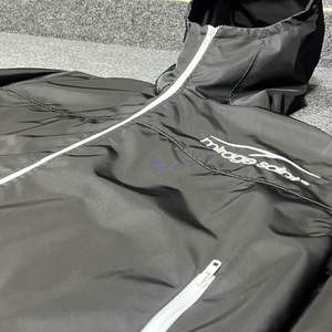 Conjuntos de Chaqueta Cortavientos Unisex Personalizables de Moda Urbana, Tela de Nailon Satinado de Calidad, Transpirable y Estilo Casual para Invierno - Product Image 5