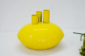 Vase de luxe de haute qualité à 3 trous, revêtement en poudre jaune, vente chaude, vase simple de style designer pour la maison de luxe - Product Image 5