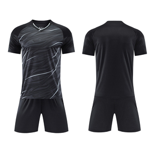 เสื้อยืดสำหรับวิ่งเสื้อฟุตบอลผ้าโพลีเอสเตอร์100% สีดำและสีแดง - Product Image 1
