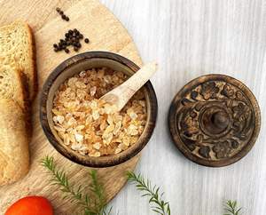 Cave à sel rustique avec couvercle sculpté à la main et cuillère à sel | Bols à épices pour la cuisson du sel - Product Image 3