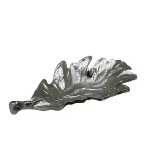 Assiettes de service élégantes en forme de feuille avec un design détaillé, matériau durable, parfaites pour servir des collations, des fruits ou comme une table élégante - Product Image 2