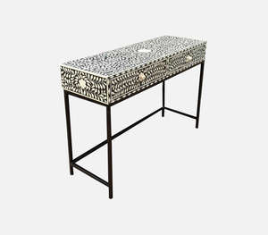 โต๊ะข้างเรซินสีดำพร้อมสลักกระดูกทำด้วยมือในอินเดีย - Product Image 3