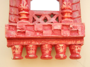 Marco de espejo de madera Angustia Jharokha hecho a mano pintado a mano decoración de pared colgante de pared - Product Image 3