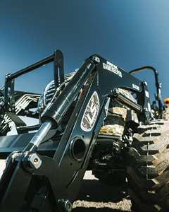 Tracteur LS Gamekeeper avec moteur et boîte de vitesses de la meilleure qualité, disponible à l'achat rapide, service fiable et expédition rapide à vendre - Product Image 5