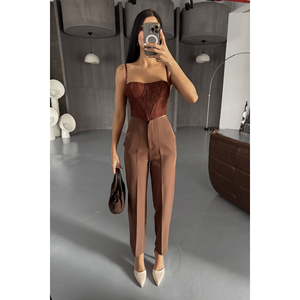 Pantalon en satin marron pour femme avec détails froncés - Product Image 3