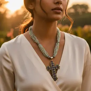 Collar con Colgante de Cruz Geométrica de Moda para Mujer, Diseño Cristiano Chapado en Oro - Product Image 3