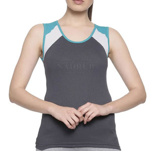 Camiseta sin mangas versátil con diseño limpio para uso diario Camiseta sin mangas con tela duradera y textura suave - Product Image 1