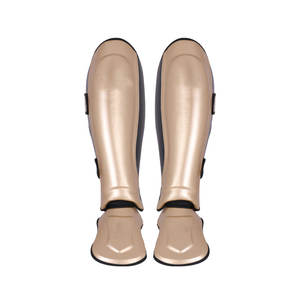 สนับแข้งเสริมความแข็งแรงและรองรับอย่างมั่นคง พร้อมการปรับขนาดที่สามารถปรับได้และแผ่นรองที่เรียบเนียน - Product Image 1