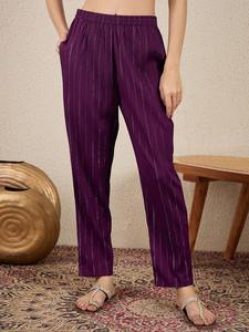 Conjunto de Kurta y Pantalón Recto de Estilo Étnico para Mujer de Oficina, Formal y Elegante, Disponible a un Precio Competitivo - Product Image 3