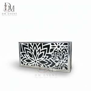Barra de Bar Desmontable para Bodas, Personalizada, de Acero Inoxidable Negro y Plateado, con Panel con Recortes Florales y Cubierta de Vidrio Templado Espejado - Product Image 2