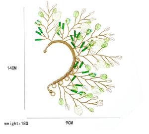 Boucles d'oreilles clous en laiton plaqué or de qualité supérieure, avec pierres modernes, idéales pour les mariages et soirées, collections pour femmes et jeunes filles - Product Image 4