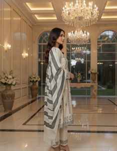 Costume Khaddar non cousu, brodé, 3 pièces, robe pour femmes, vêtements ethniques traditionnels, fait à la main - Product Image 2