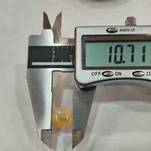 พลอยไพลินสีเหลืองธรรมชาติคุณภาพดี ไม่ผ่านการปรับแต่ง ทรงคุชชั่น 6.33 กะรัต สำหรับทำแหวน จี้ หรือเครื่องประดับ  หินประจำเดือนกันยายน ให้แสงสว่าง - Product Image 5