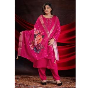 Vibrant Kurti Set con Dupatta con estampado floral bordado a mano y fondos a juego Ideal para reuniones familiares y eventos - Product Image 2