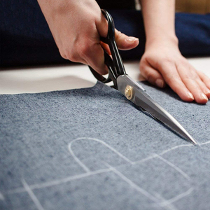 Ciseaux de tailleur en acier inoxydable avec logo personnalisé professionnel avec lame dentelée pour les applications de coupe industrielles et de bricolage - Product Image 4