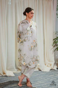 ชุดสูทผ้าเครปผ้าไหมยาวหรูหราของผู้หญิงพร้อมชุดผ้าเรยอนปักลายสวยงามเพิ่มความสง่างาม - Product Image 3