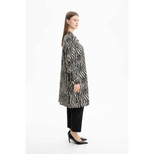 Tunique en mousseline de soie brodée de fleurs pour femmes, coupe ample, haut long avec col et poignets élastiqués - Product Image 2