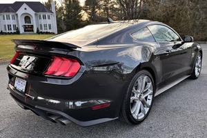 Ford Mustang GT Coupé 2022 Extrêmement Propre, Boîte Manuelle 6 Vitesses, Moteur V8, Prêt à Livrer - Product Image 5