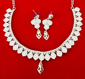 24K Plaqué Or Vintage Dubaï Inspiré Mode Bijoux Ensemble Cuivre Matériel Diamant Pierres Comprend Boucles D'oreilles Bracelets Peignes - Product Image 1