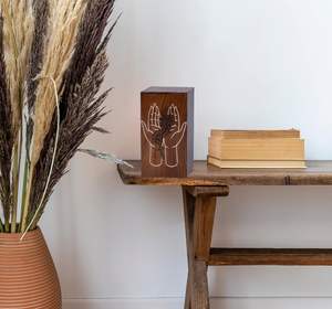 Urna de palisandro para cenizas humanas-Caja de madera de árbol de corazón-Urna de cremación personalizada para cenizas Urna de madera grande hecha a mano - Product Image 3